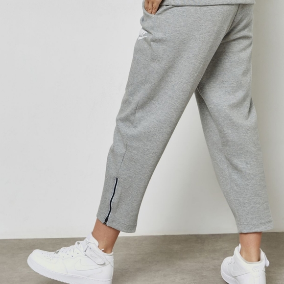 NEW Nike crop sweatpants! - Picture 5 of 13
